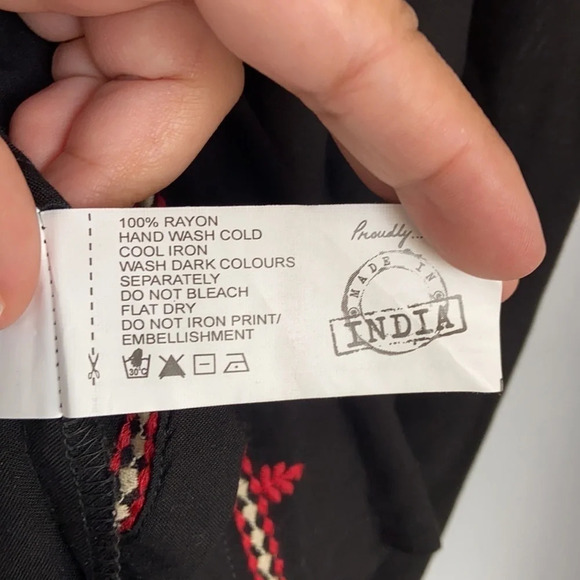 SRISHTI Women’s M Embroidered Quarter Sleeve Tunic Top - Picture 7 of 7